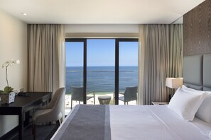 Luxo com Cama Casal | Ylelliset vuodevaatteet, minibaari, tallelokero huoneessa, työpöytä