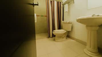 Regadera, amenidades de baño gratuitas, toallas