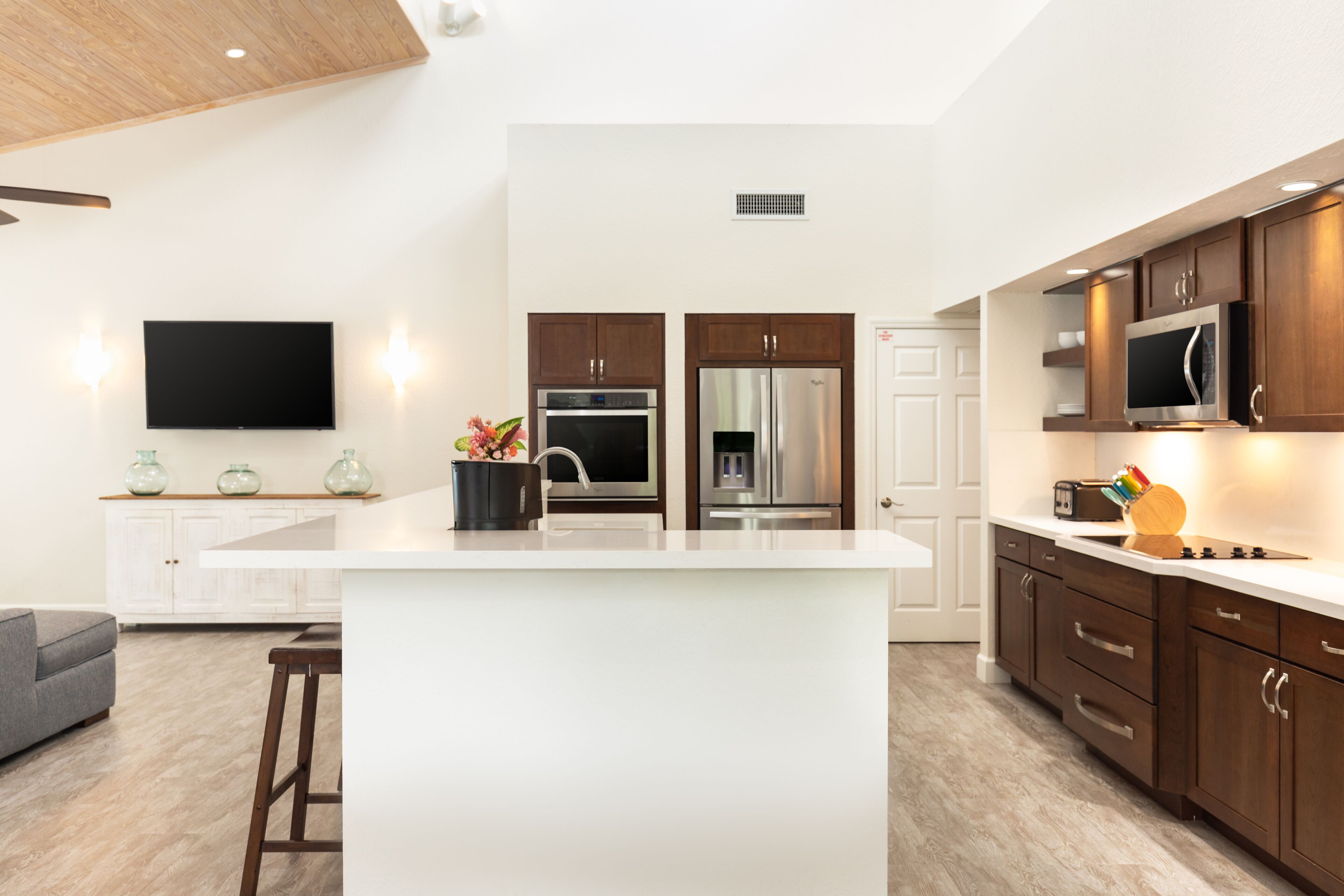 Micro-ondes, cafetière/bouilloire