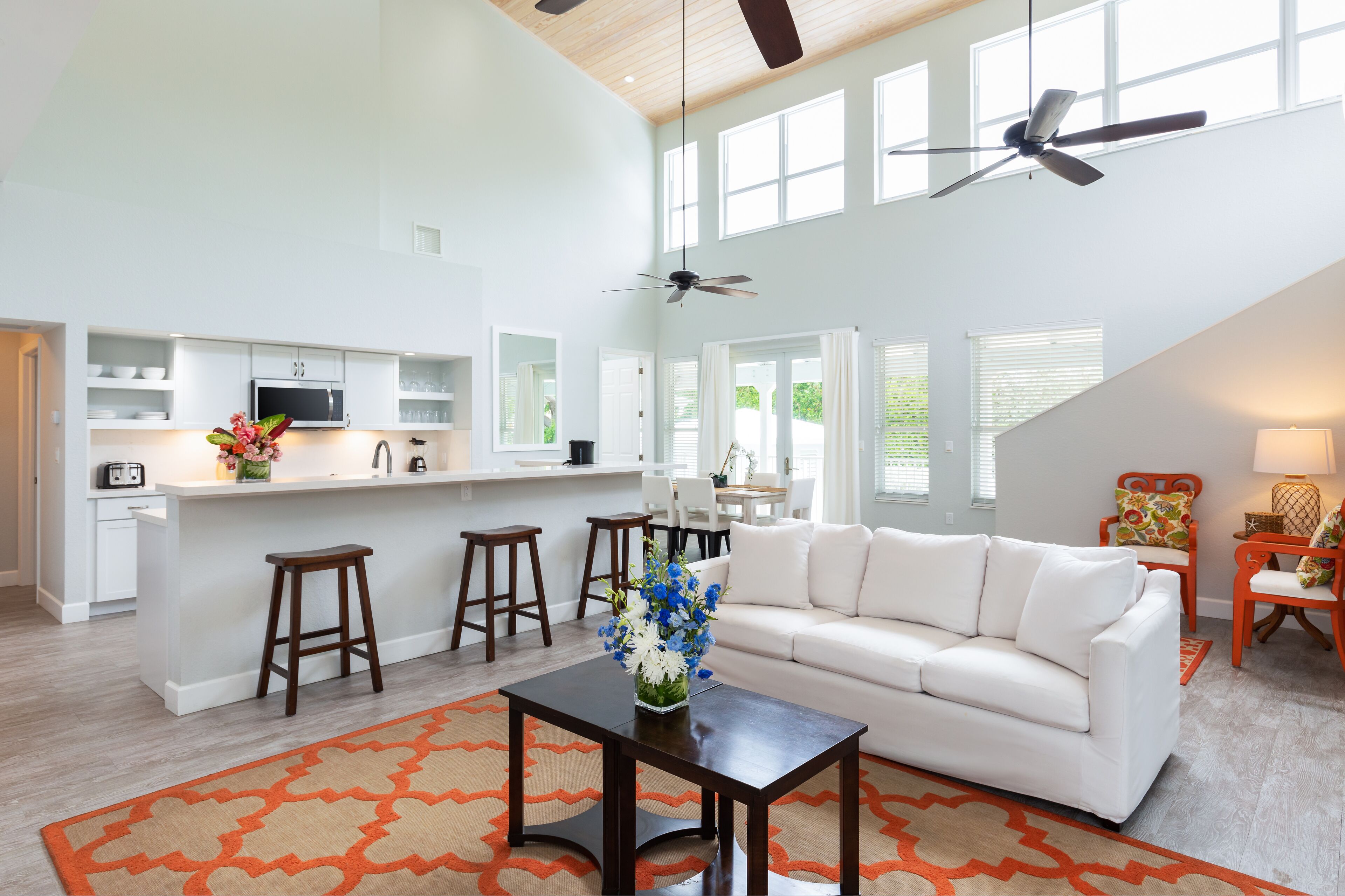 luxury villa, 4 bedrooms, kitchen, poolside | living area | smart tv