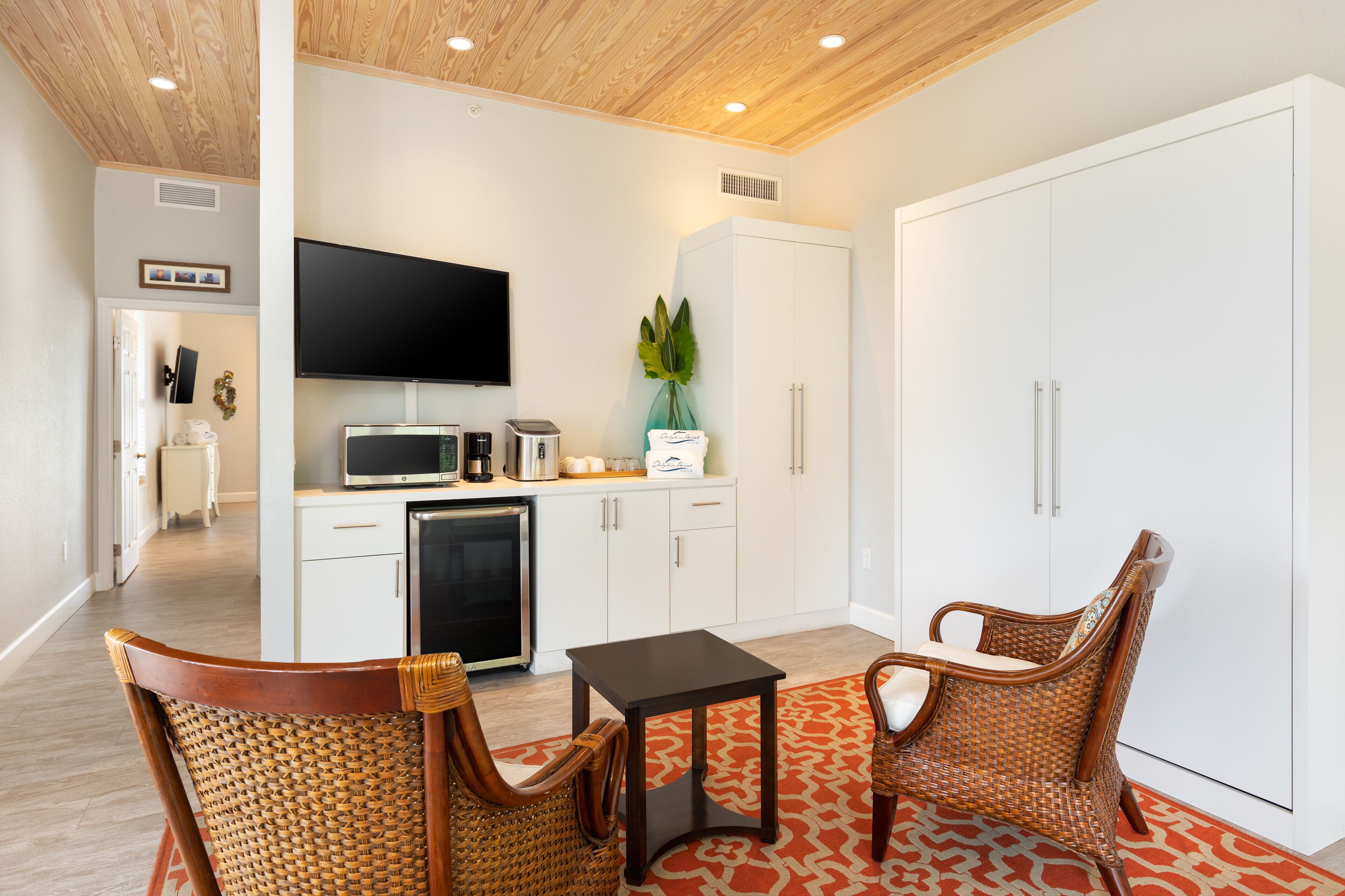 luxury villa, 4 bedrooms, kitchen, poolside | private kitchen | microwave, coffee/tea maker