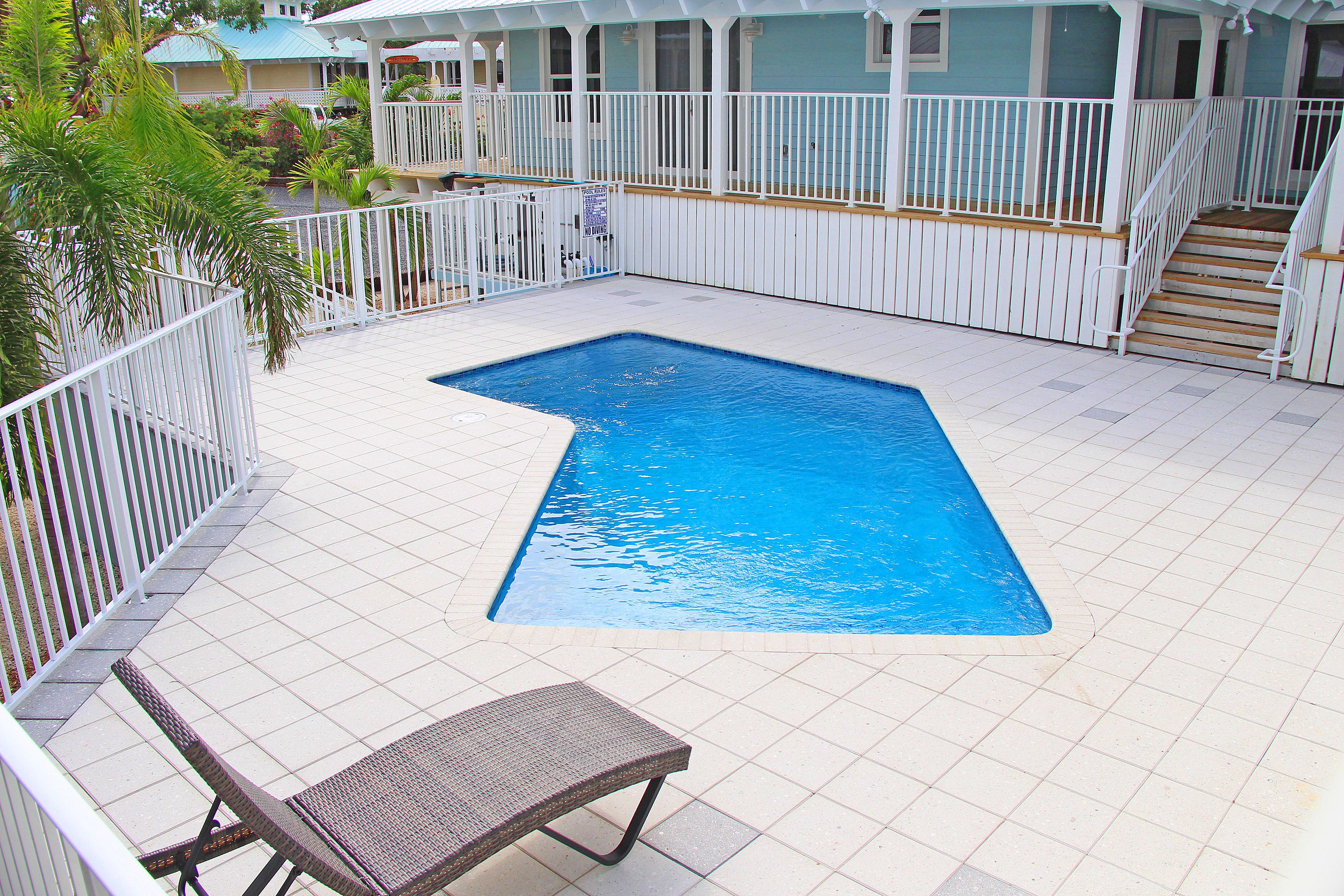 Vila superluxo, 5 quartos, piscina particular, vista para a baía | Piscina externa | Piscina externa, guarda-sóis, espreguiçadeiras