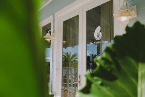 Exterior detail - Dolphin Point Villas (Key Largo)