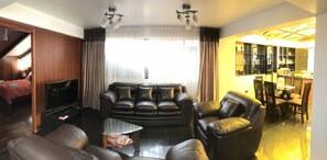 Family Apartment, 3 Bedrooms, Mountain View, Tower | Living room