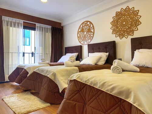 Del Niño Apartments