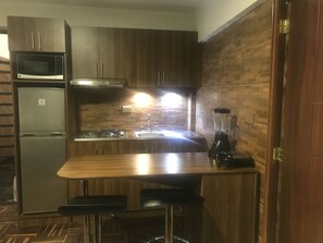 Perhehuoneisto, 1 makuuhuone, torni | Yksityinen keittiö | Jääkaappi, mikroaaltouuni, uuni, liesi