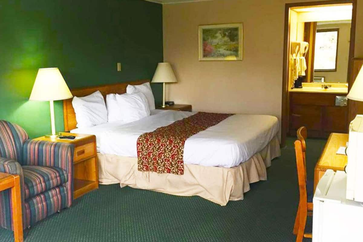 Kamer, 1 queensize bed, toegankelijk voor mindervaliden, niet-roken | Verduisterende gordijnen, een strijkplank/strijkijzer, gratis wifi
