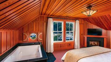 King Tub (No Pets) | Premium bedding, pillow-top beds, in-room safe, individually decorated