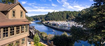 Noyo Harbor Inn Restaurant and Tavern