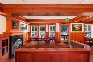 Breakfast, lunch, dinner and brunch served - Noyo Harbor Inn Restaurant and Tavern (Fort Bragg)