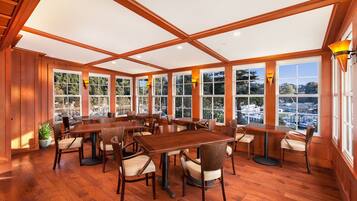 Breakfast, lunch, dinner served; Californian cuisine, garden views