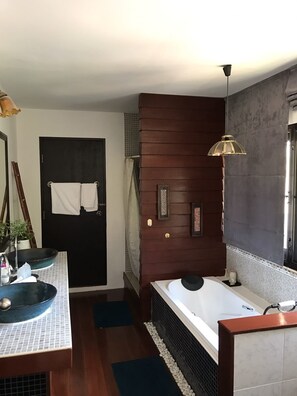 4 Bedroom Pool Villa | Bathroom | Separate tub and shower, deep soaking tub, free toiletries, hair dryer