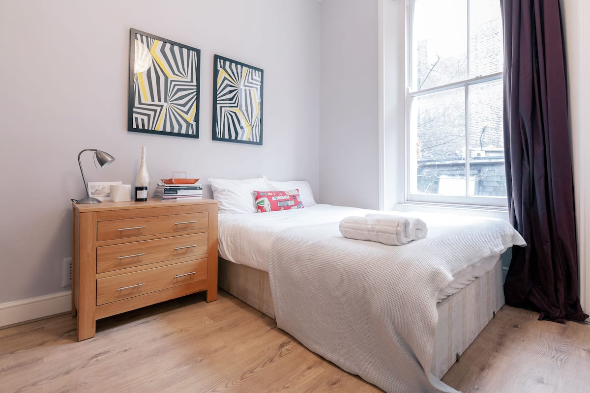Desk, soundproofing, iron/ironing board, WiFi (free)