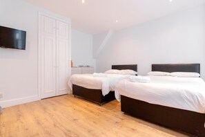 Desk, soundproofing, iron/ironing board, free WiFi - Kensington Serviced Apartments (London)