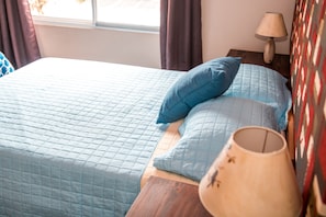 Standard-Dreibettzimmer | Allergikerbettwaren, Daunenbettdecken, individuell dekoriert