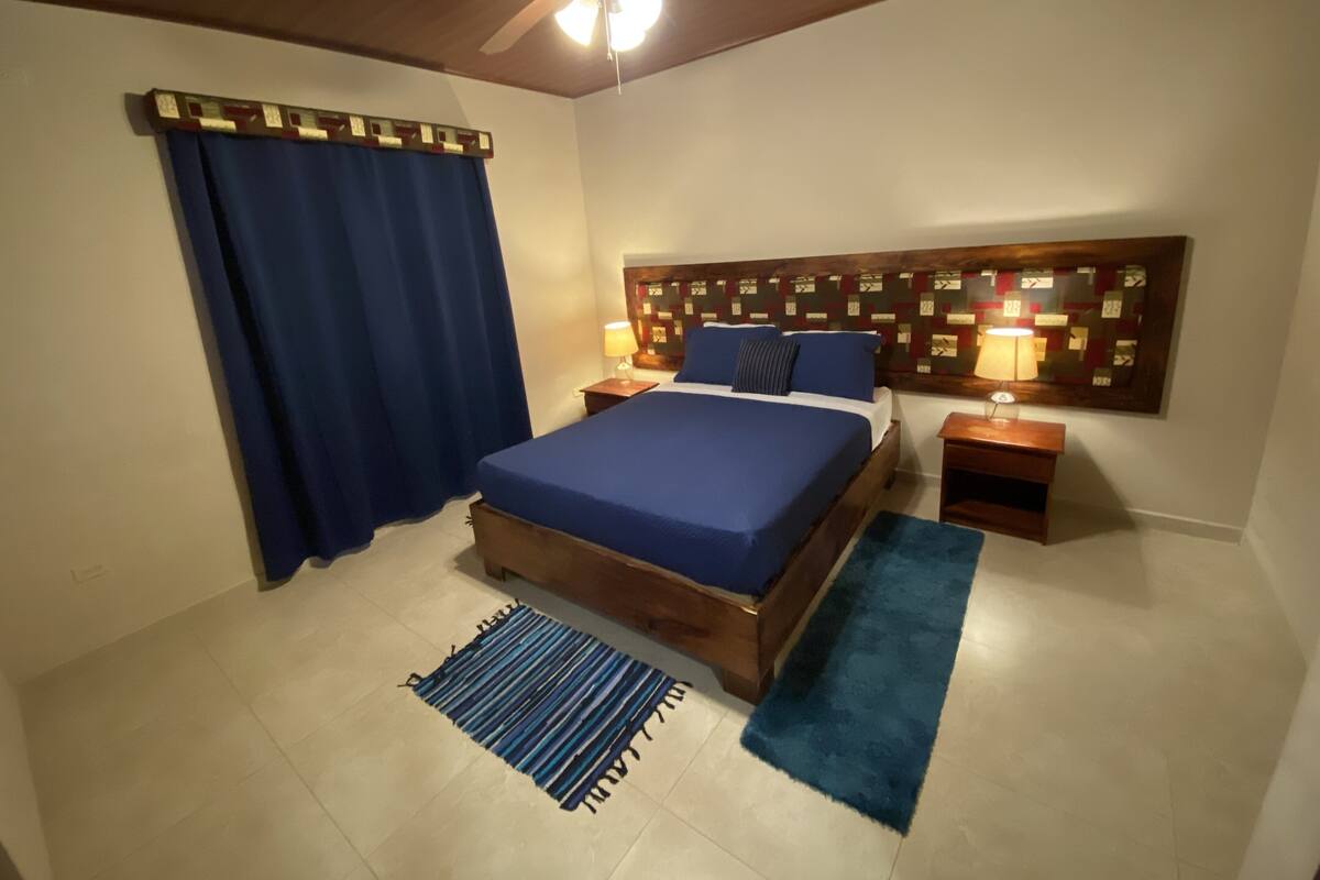 Habitación estándar doble | Ropa de cama hipoalergénica, edredones de plumas, cortinas opacas