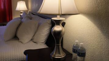 Habitación de lujo, 1 cama King size | 1 habitación, decoración personalizada, muebles diferentes y escritorio