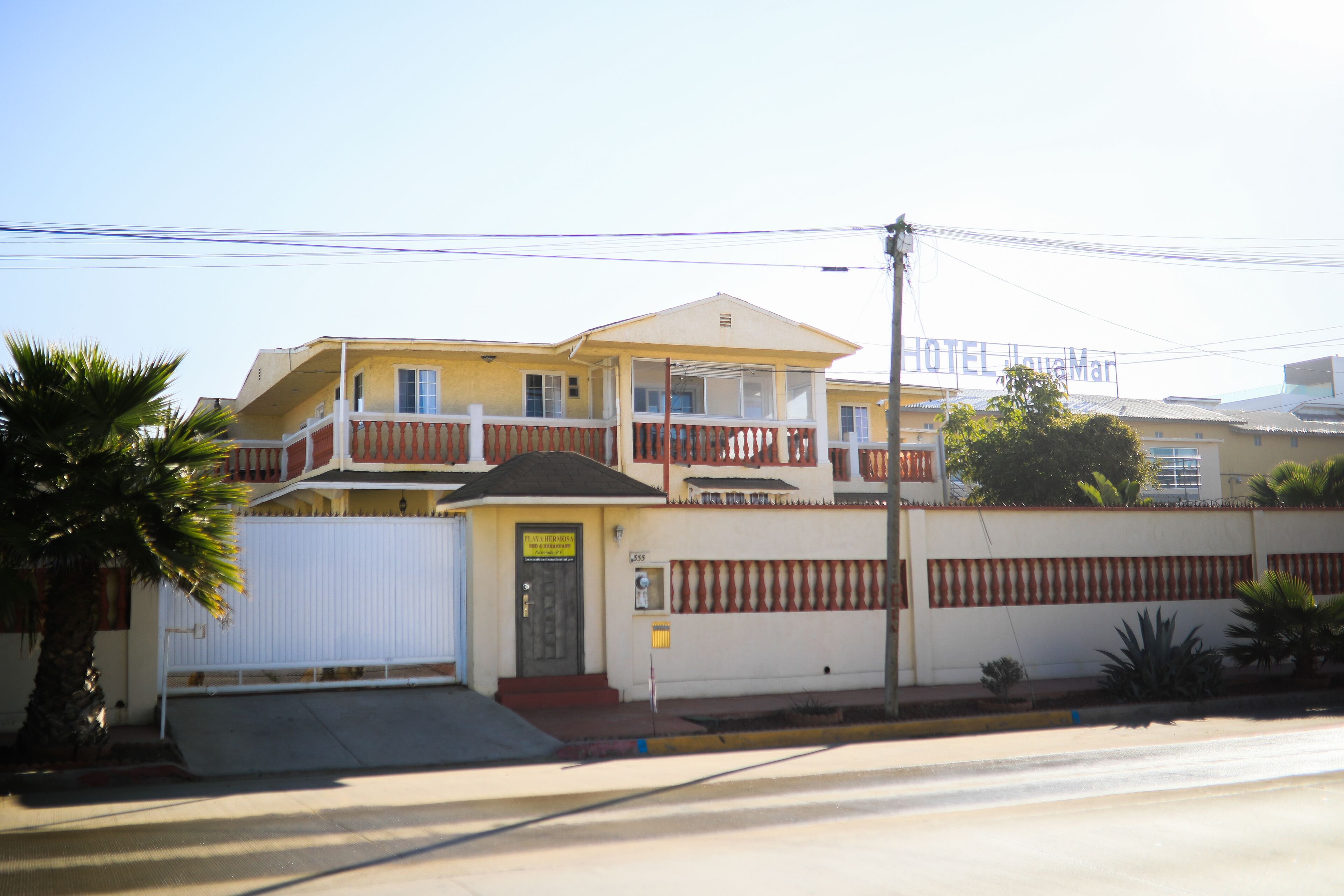 Fachada de la propiedad