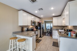 Private kitchen - Cozy Manor (San Antonio)