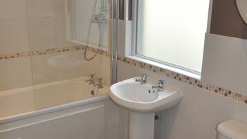 Standard Townhome, 4 Bedrooms | Bathroom | Combined shower/bathtub, free toiletries, hair dryer, towels