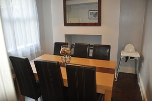 Standard Townhome, 4 Bedrooms | In-room dining