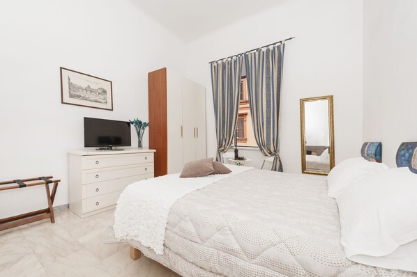 Comfort Room, Private Bathroom | Desk, free WiFi