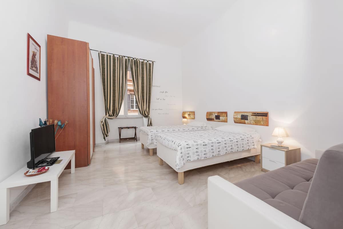 Habitación doble, baño privado | Escritorio y wifi gratis