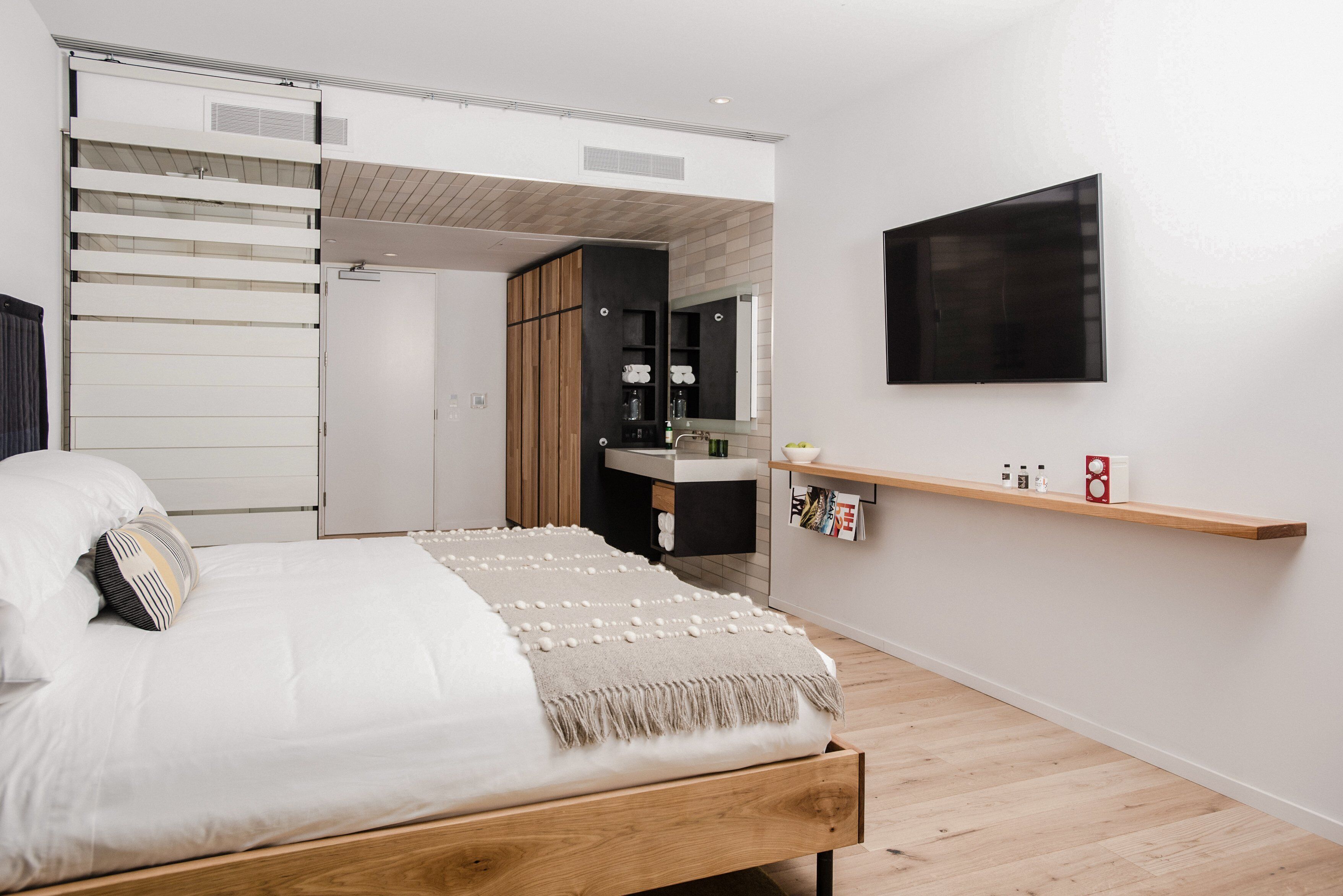 Minibar, in-room safe, cribs (free), bed sheets