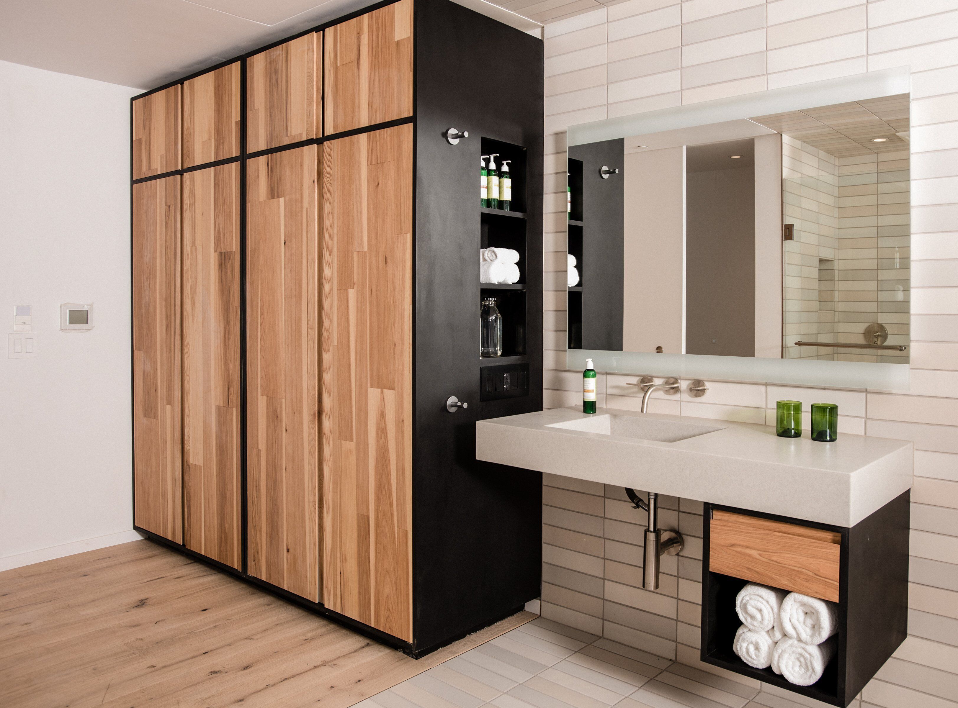 Minibar, caja de seguridad en la habitación y cunas gratuitas 