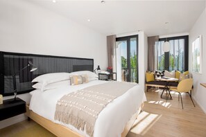 Minibar, caja fuerte, cunas gratuitas y ropa de cama