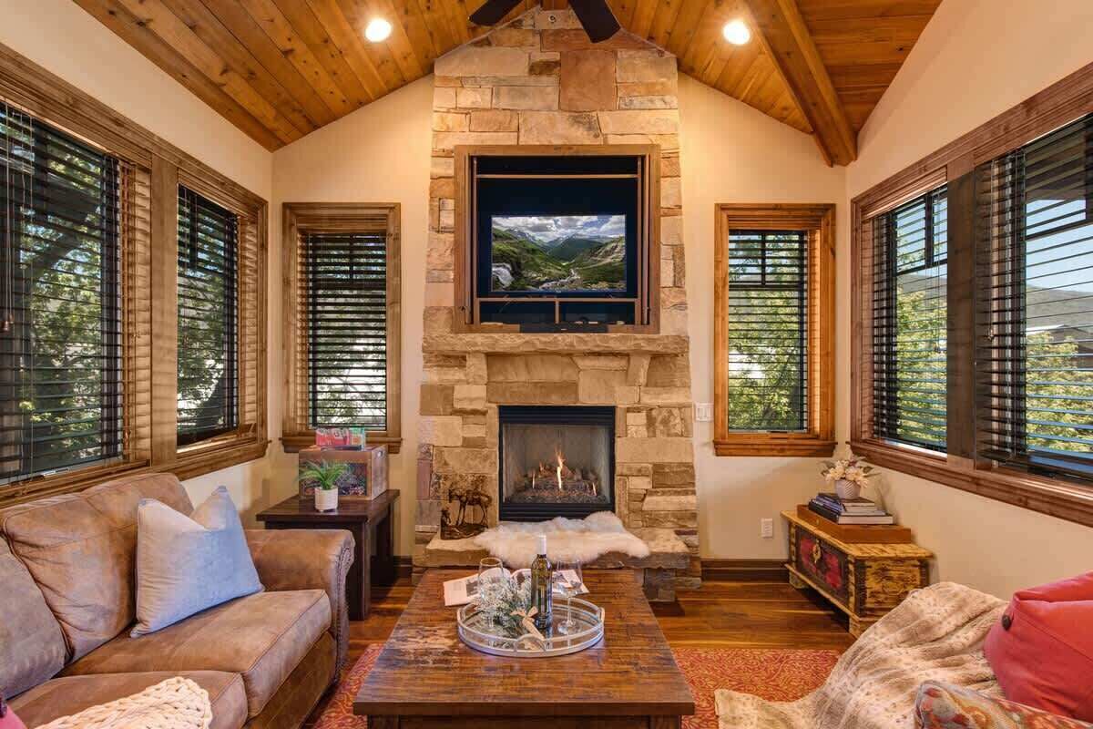 TV, fireplace, offices