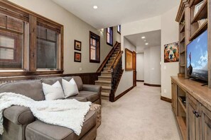 TV, fireplace, offices