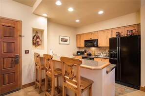 Condo, Multiple Beds (2205 Timberline Lodge, Trappeur's Cro) | Private kitchen