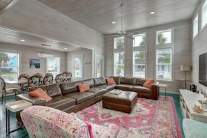 TV - Bright and cheery home! In town - gated community, 2 heated community pools! (Port Aransas)
