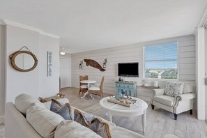 Unclassified image, 3 of 42, button