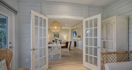 Calming Coastal villa, minutes to beach