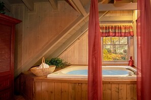 Combined shower/bathtub, jetted bath, towels