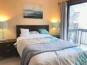 3 habitaciones, tabla de planchar con plancha, wifi y ropa de cama 