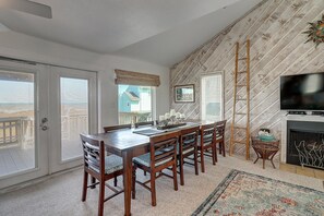 Dining - Wonderful ocean views and is right next to the community pool. Located in the cl (Port Aransas)