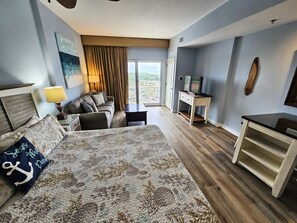 Iron/ironing board, free WiFi, bed sheets - Remodeled.  Luau 6705 in Sandestin.Tram, wifi, larger Studio with balcony (Miramar Beach)