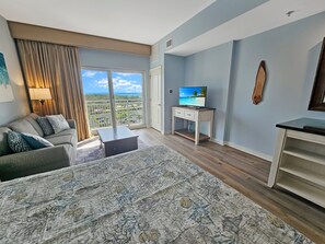 Iron/ironing board, free WiFi, bed sheets - Remodeled.  Luau 6705 in Sandestin.Tram, wifi, larger Studio with balcony (Miramar Beach)