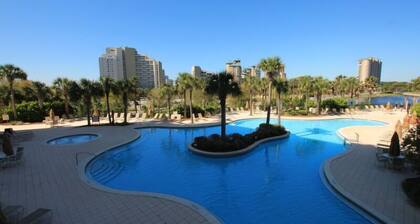 Remodeled. Luau 6705 in Sandestin.Tram, wifi, larger Studio with balcony