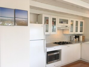 Refrigerador, microondas, horno, placa de cocina