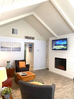 Interior - Newly Remodeled Downtown Cottage. 1 block to shops, arts, eats. 5 blks to Beach (Carmel-by-the-Sea)