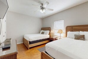1 chambre, fer et planche à repasser, accès Internet, draps fournis