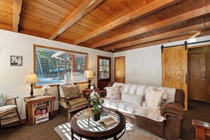 Televisión LCD, chimenea, Netflix y servicios de streaming 