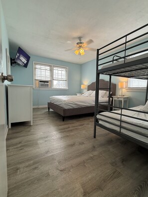 2 bedrooms, iron/ironing board, free WiFi