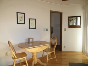 Dining - Sea Star Spa – Hot Tub, Walk to Beach (Florence)