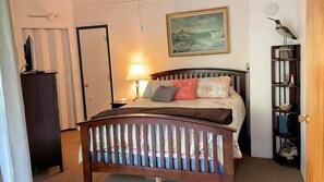 1 bedroom, desk, iron/ironing board, free WiFi - Sea Star Spa – Hot Tub, Walk to Beach (Florence)