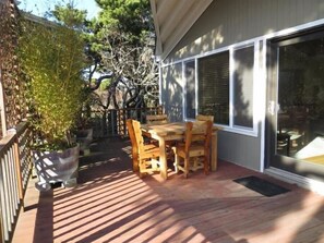 Outdoor dining - Sea Star Spa – Hot Tub, Walk to Beach (Florence)